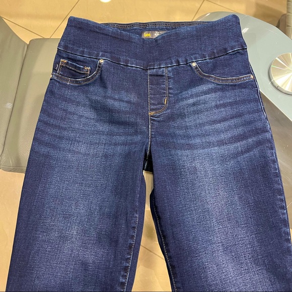 Lee mid rise pull on slim fit jeans size 8 - Picture 2 of 5